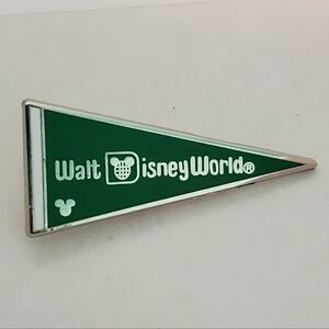 Disney Pin Trading Walt Disney World Green Pennant Hidden Mickey Pin
